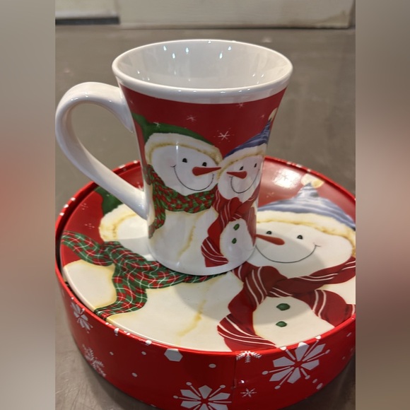 🎁 Never used new in box  -Set of 4 Snowman Coffee Mugs & plates - Picture 3 of 5